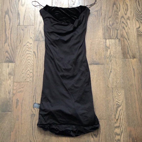 H&M Velvet Dress - Picture 5 of 5